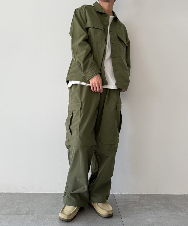 カーキ モデル：175cm L着用