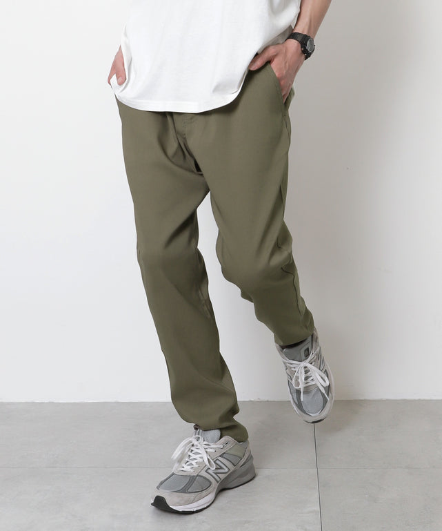 カーキ　モデル：175cm L着用