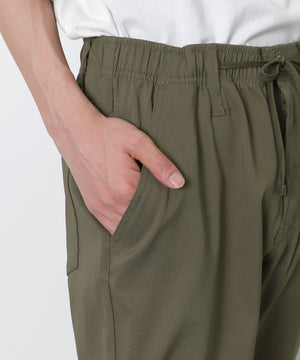 カーキ　モデル：175cm L着用