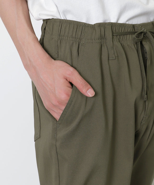 カーキ　モデル：175cm L着用