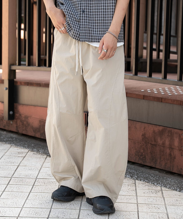 テクニカルバルーンパンツ/ベージュ モデル：180cm L着用