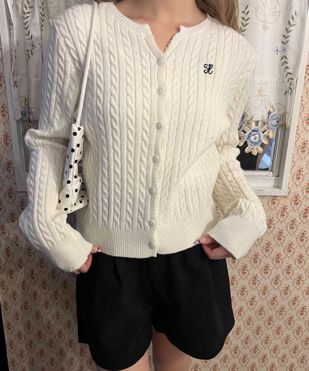 ホワイトアイボリー モデル：160㎝ F着用