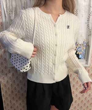 ホワイトアイボリー モデル：160㎝ F着用