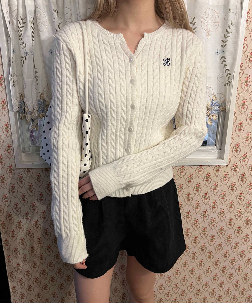 ホワイトアイボリー モデル：160㎝ F着用