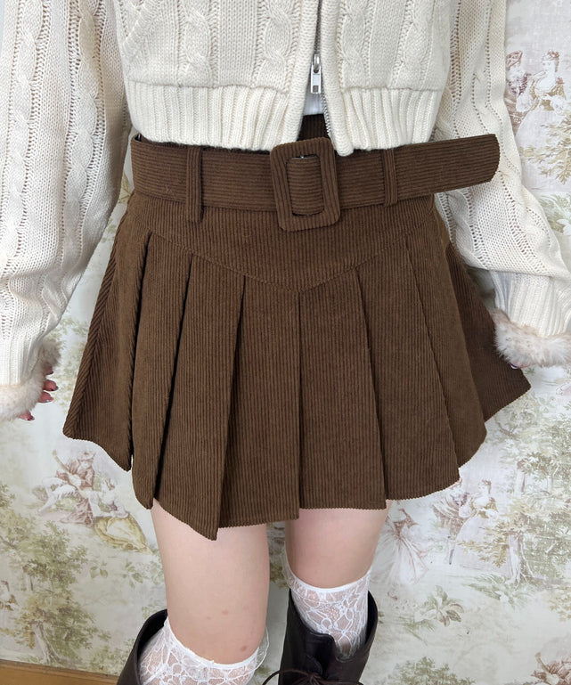 ベルト付きコーデュロイプリーツスカート/ブラウン モデル：160㎝ F着用