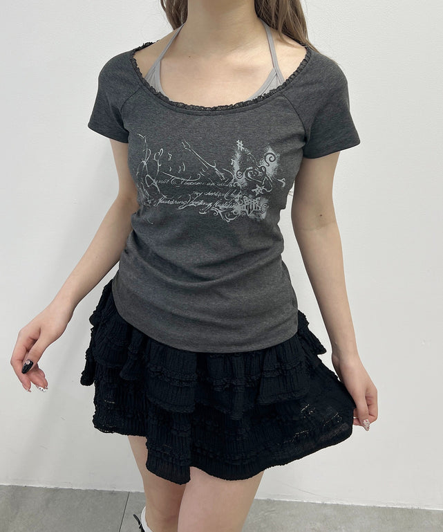 ホルターネックグラフィックTシャツ/チャコール モデル：160㎝ F着用