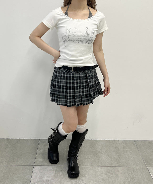 ホワイト モデル：160㎝ F着用