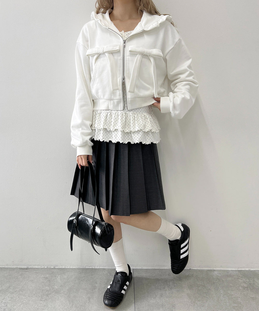 ホワイト モデル：160㎝ F着用