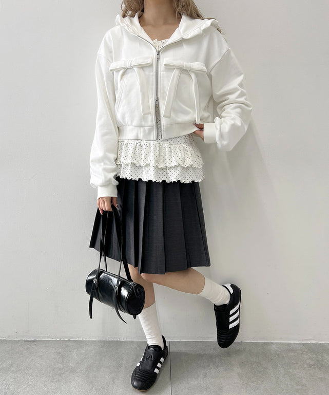 ホワイト モデル：160㎝ F着用