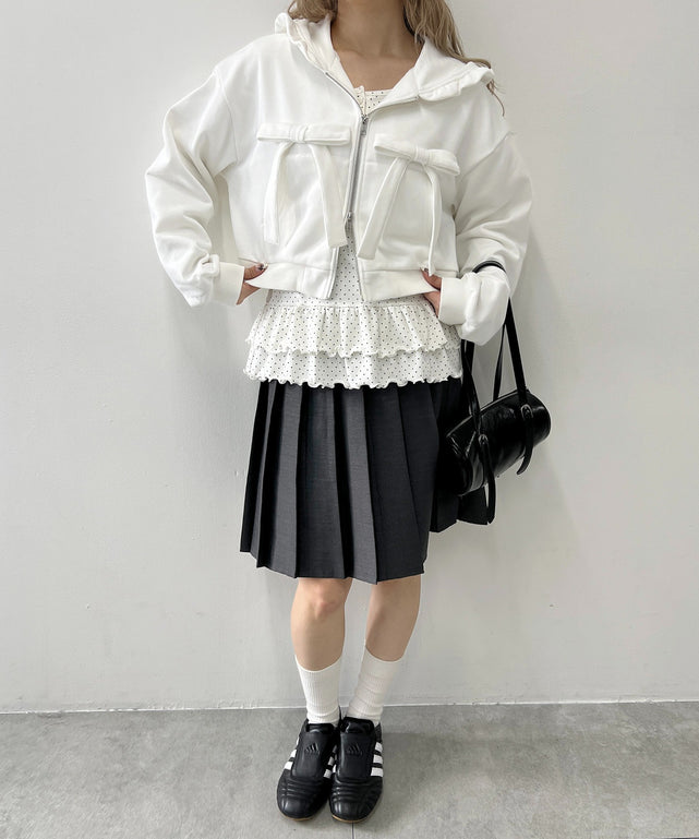 ホワイト モデル：160㎝ F着用