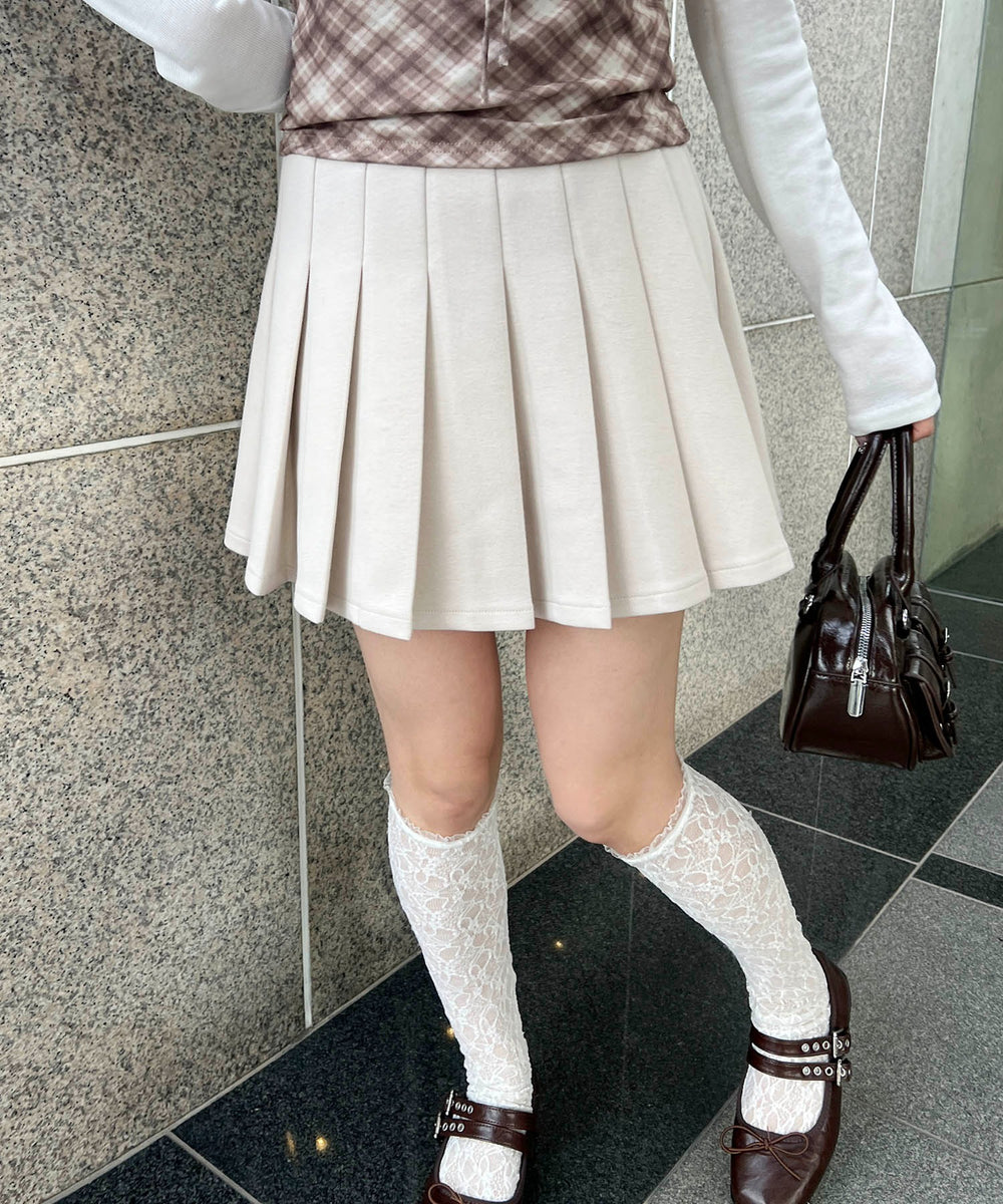 ベージュ モデル：160㎝ F着用