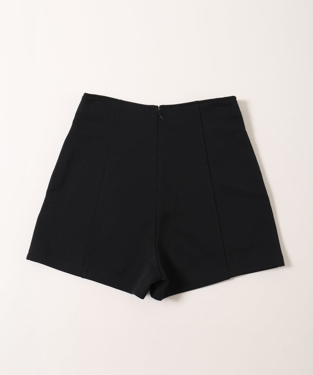 タックデザインショートパンツ
