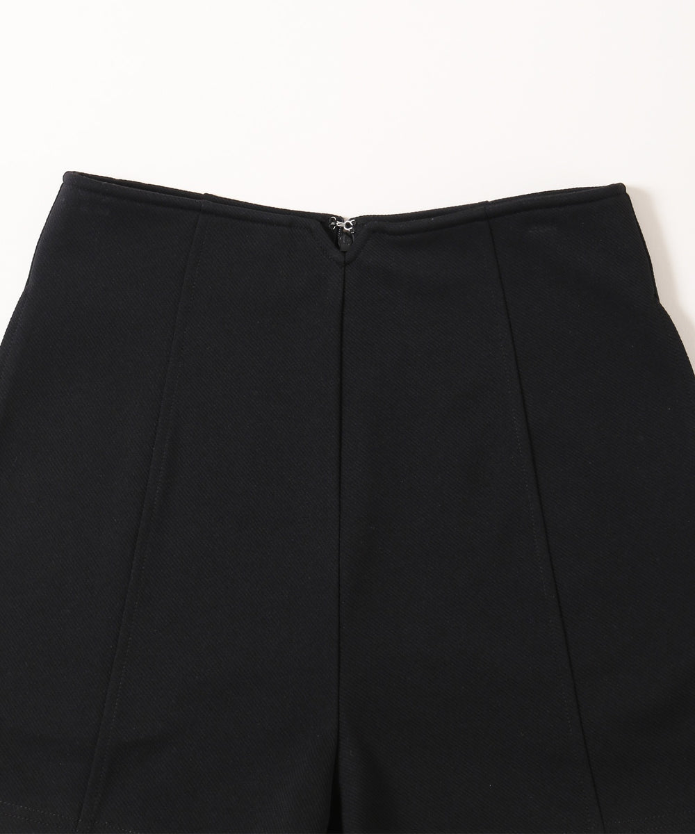 タックデザインショートパンツ