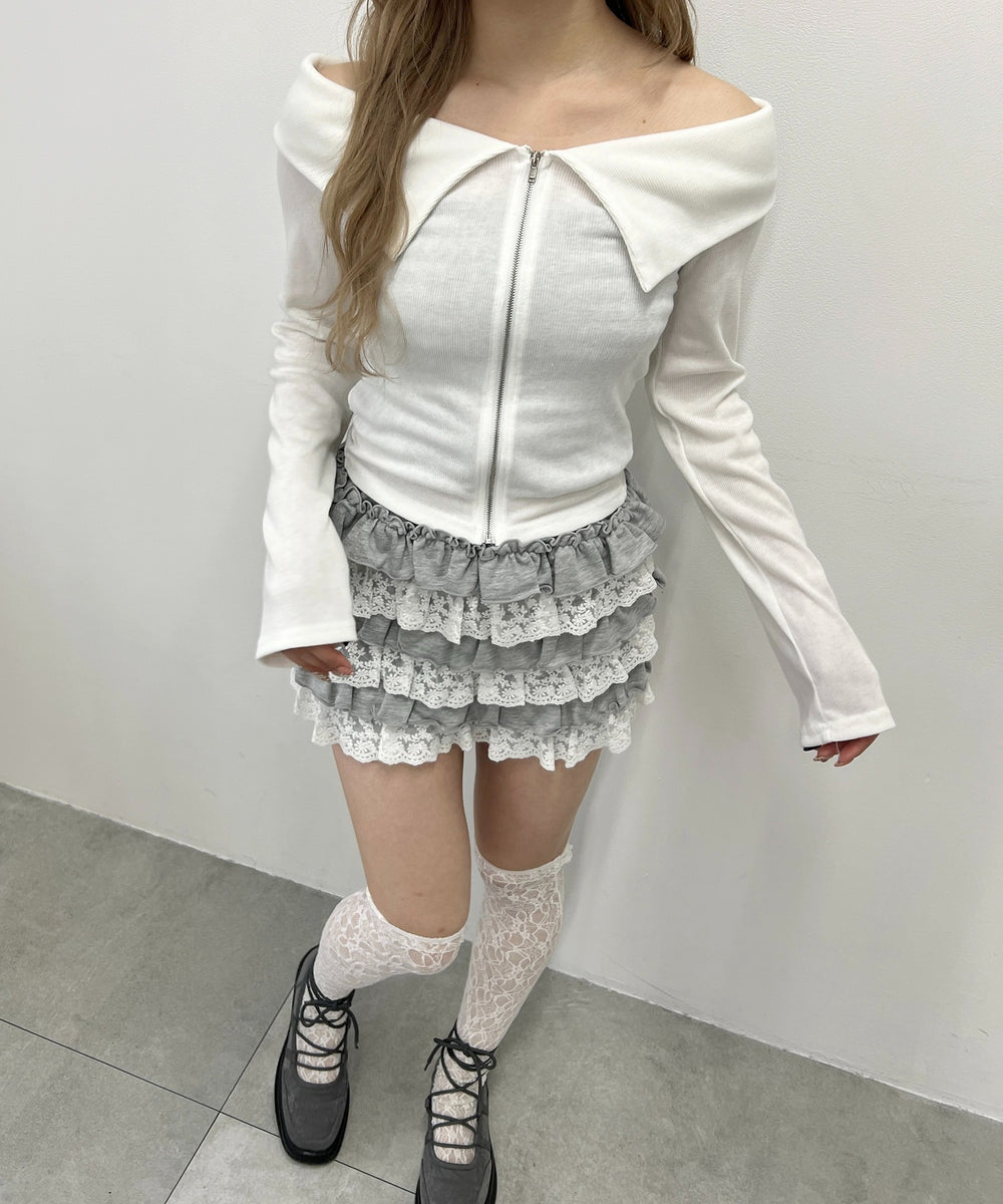 ホワイト モデル：160㎝ F着用