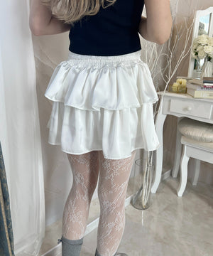 ホワイト モデル：160㎝ F着用