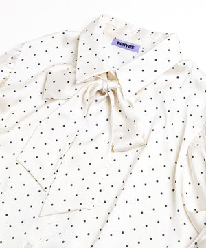 リボン付きドットブラウス