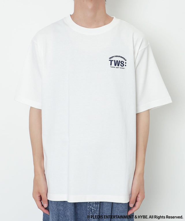 オフホワイト　モデル：175cm / Lサイズ着用