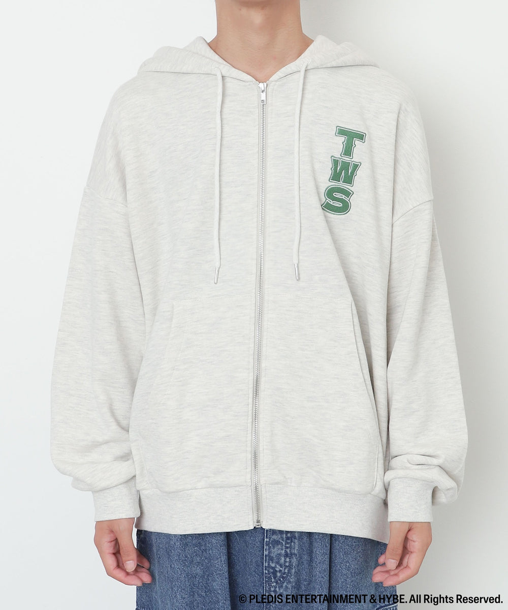 アッシュグレー　モデル：175cm / Lサイズ着用