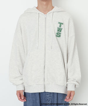 アッシュグレー　モデル：175cm / Lサイズ着用