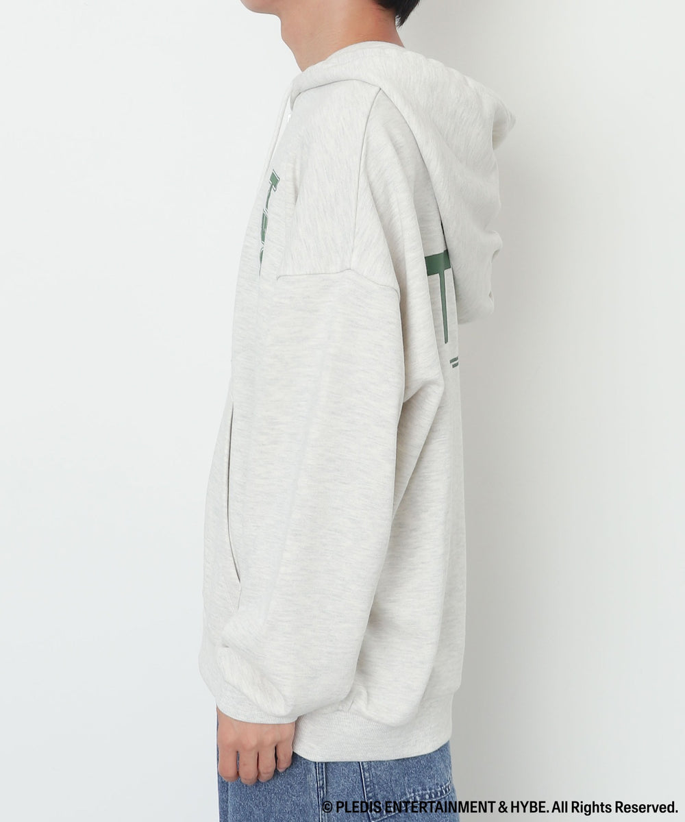 アッシュグレー　モデル：175cm / Lサイズ着用