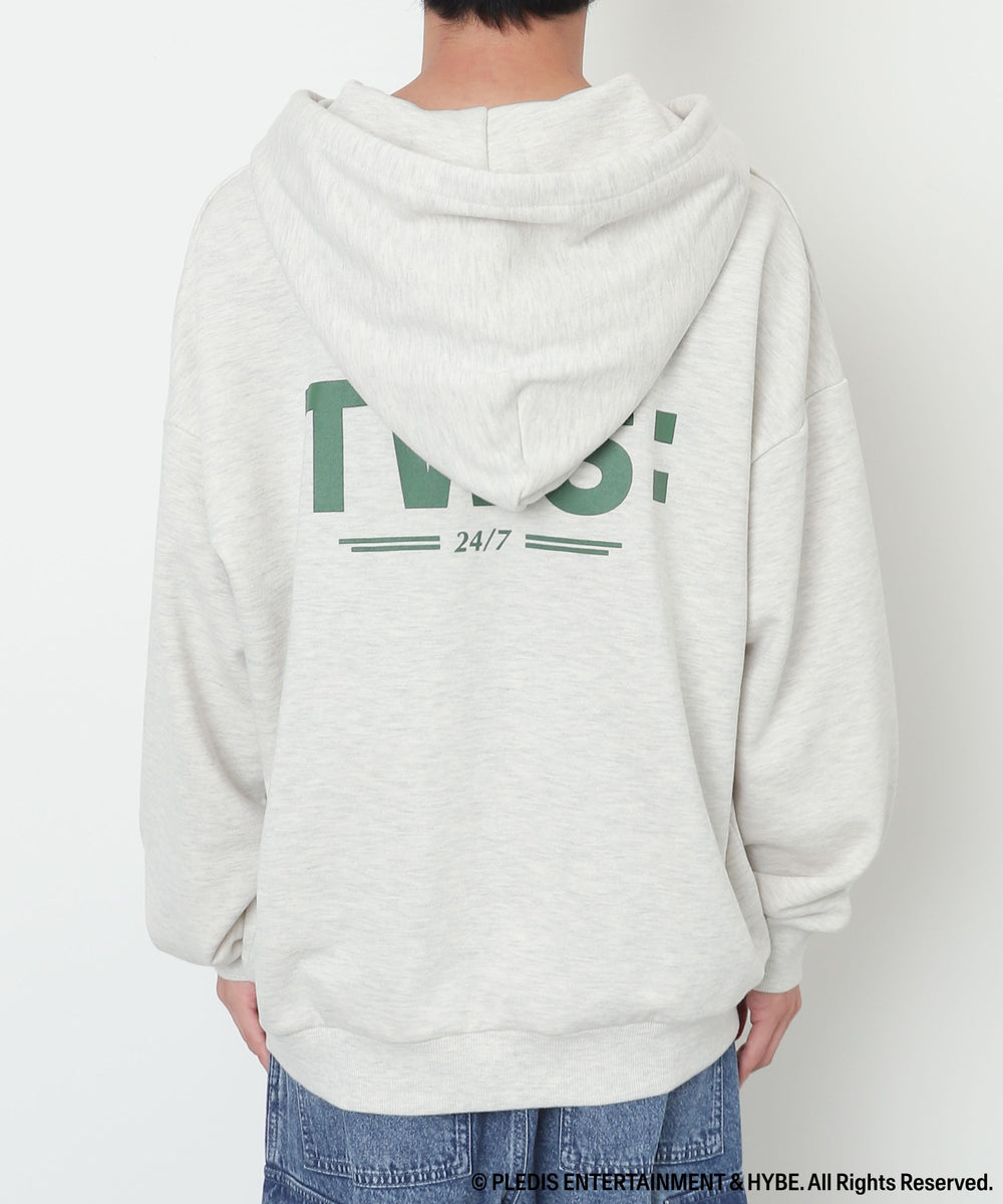 アッシュグレー　モデル：175cm / Lサイズ着用