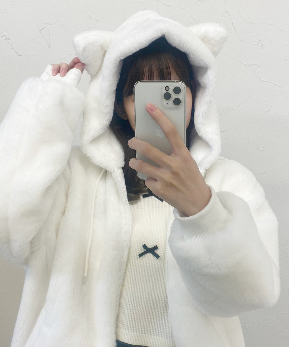 ホワイト モデル：160㎝ F着用