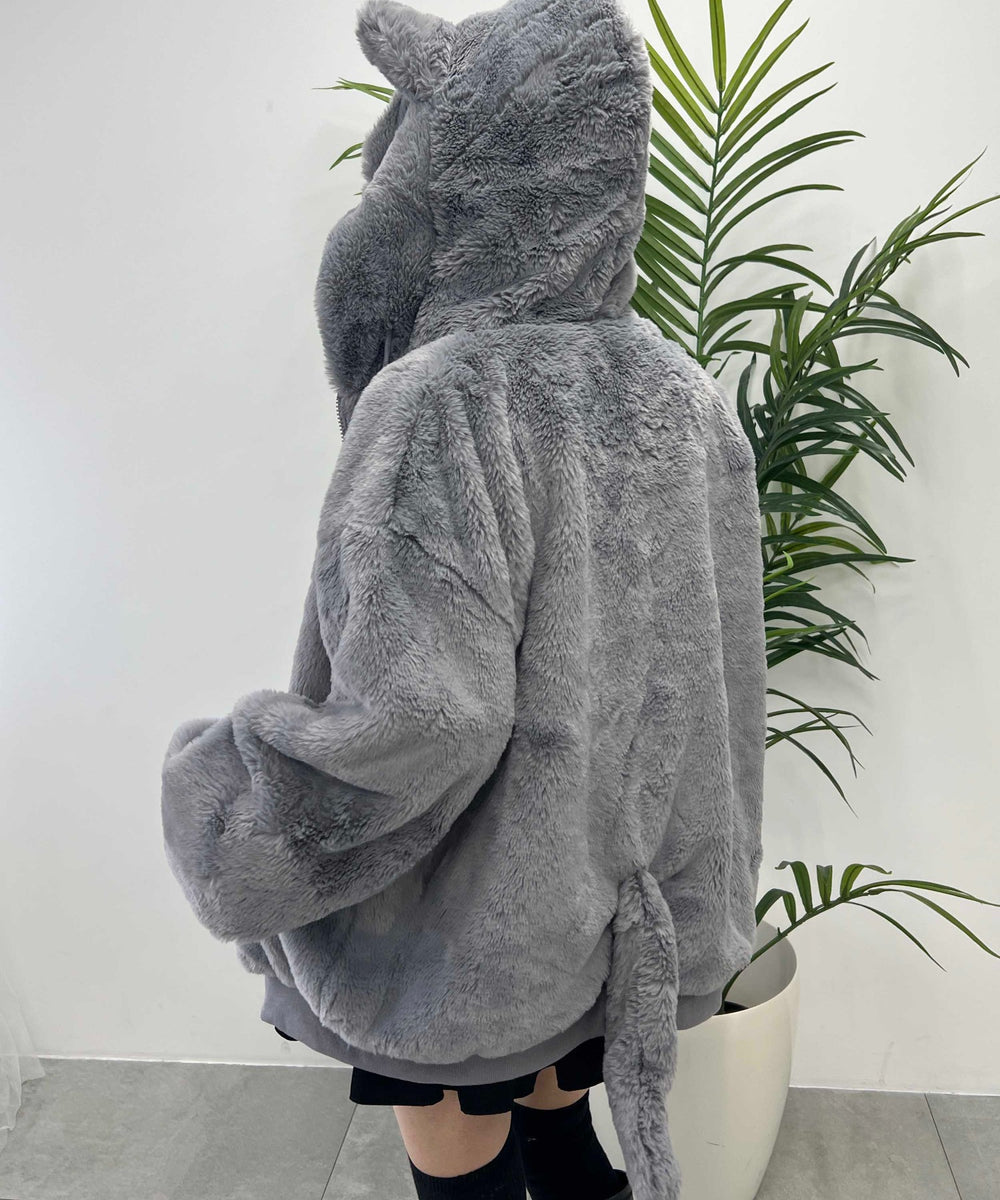 ホワイト モデル：160㎝ F着用