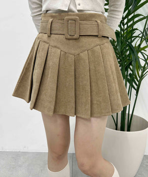 ベージュ モデル：160㎝ F着用