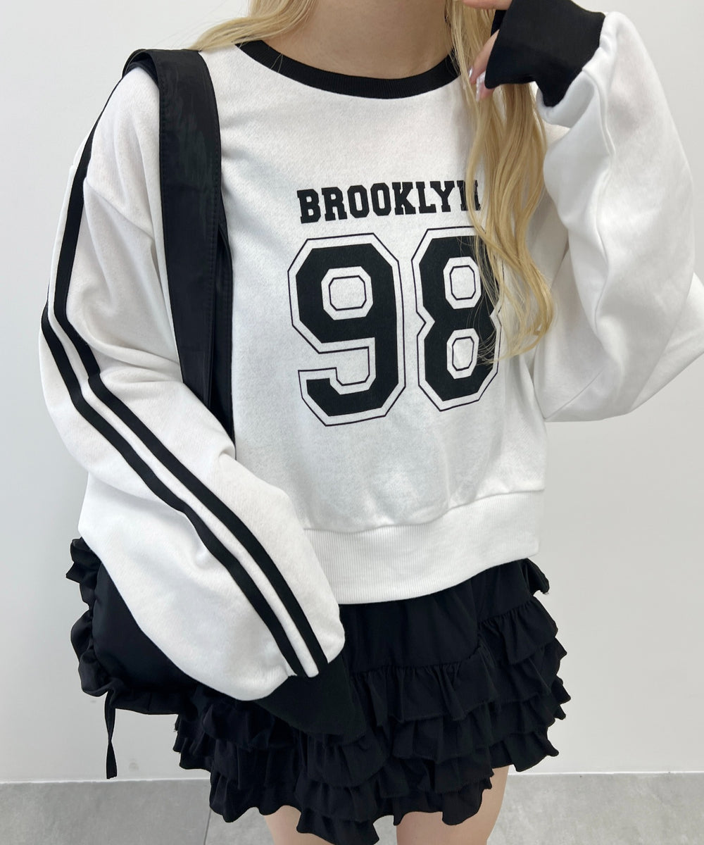 ホワイト モデル：160㎝ F着用