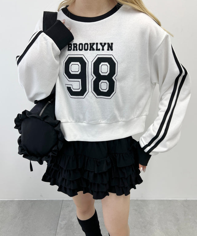 ホワイト モデル：160㎝ F着用