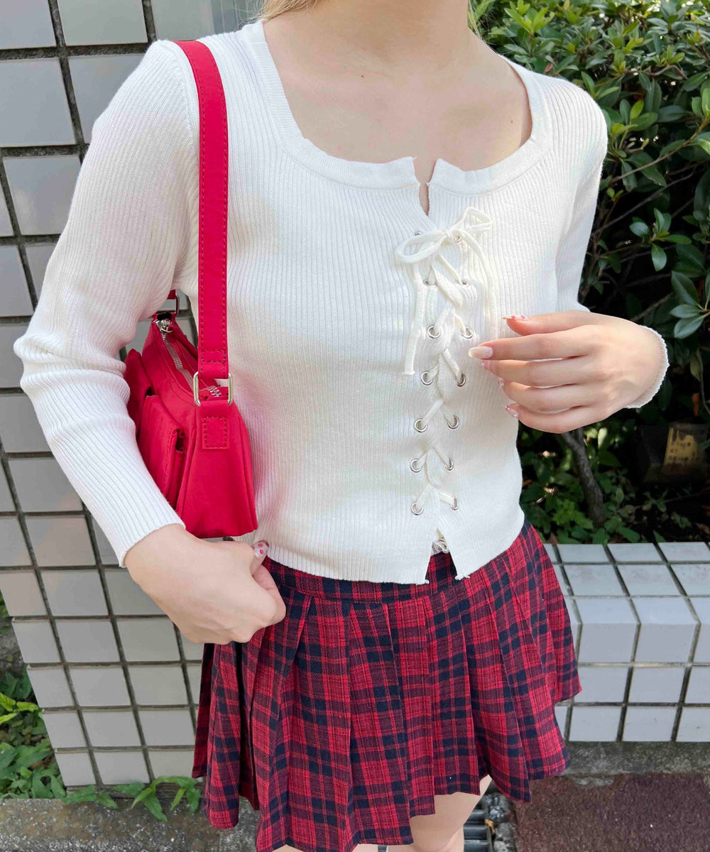 ホワイト モデル：160㎝ F着用