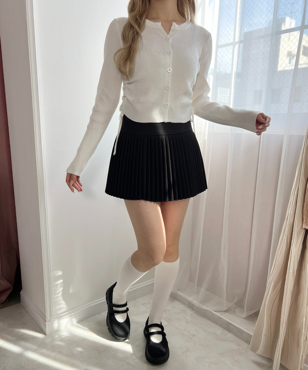 ホワイト モデル：160㎝ F着用