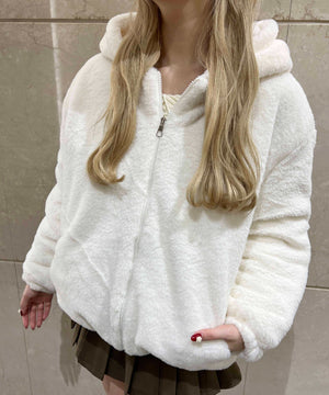 ホワイト モデル：160㎝ F着用