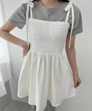 ホワイト モデル：160㎝ F着用