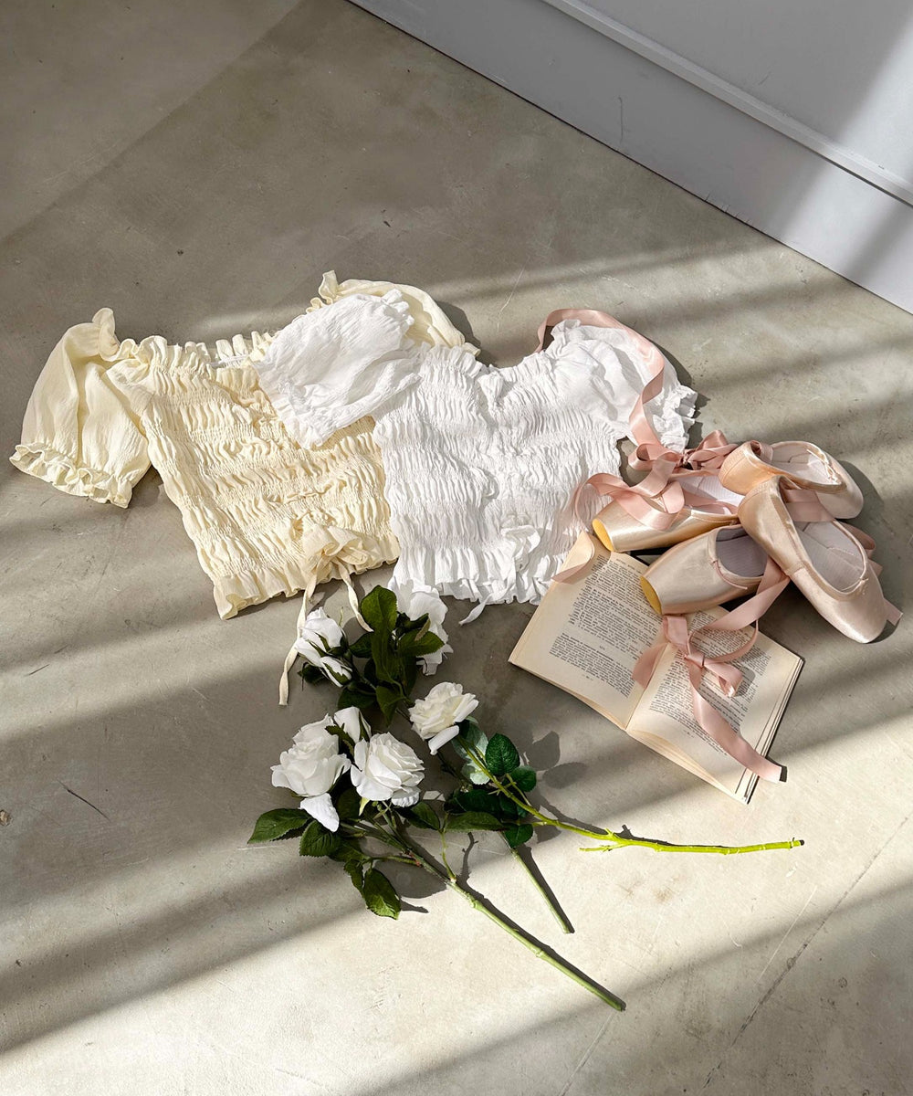 シャーリングフリルブラウス