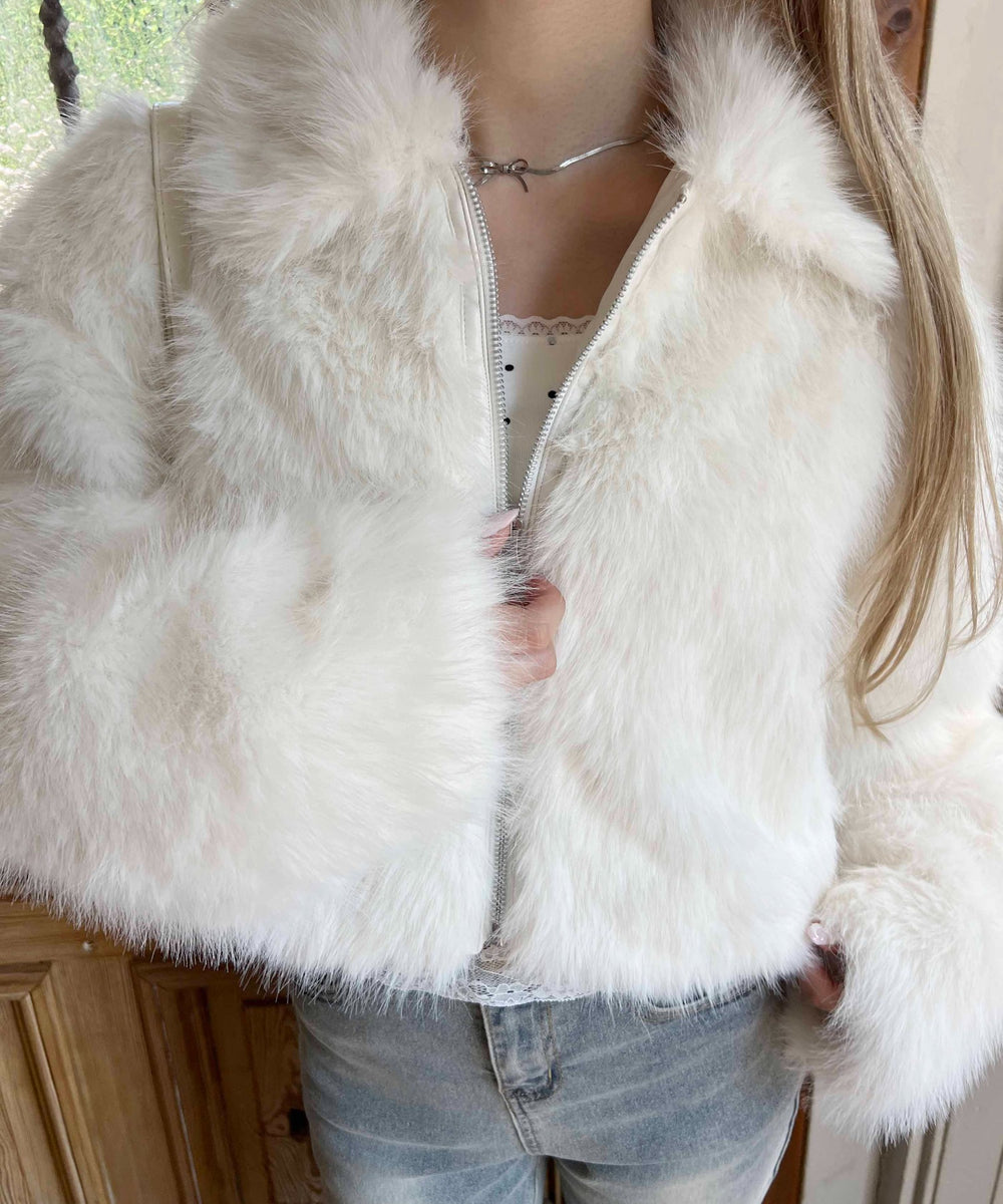 ホワイト モデル：160㎝ F着用