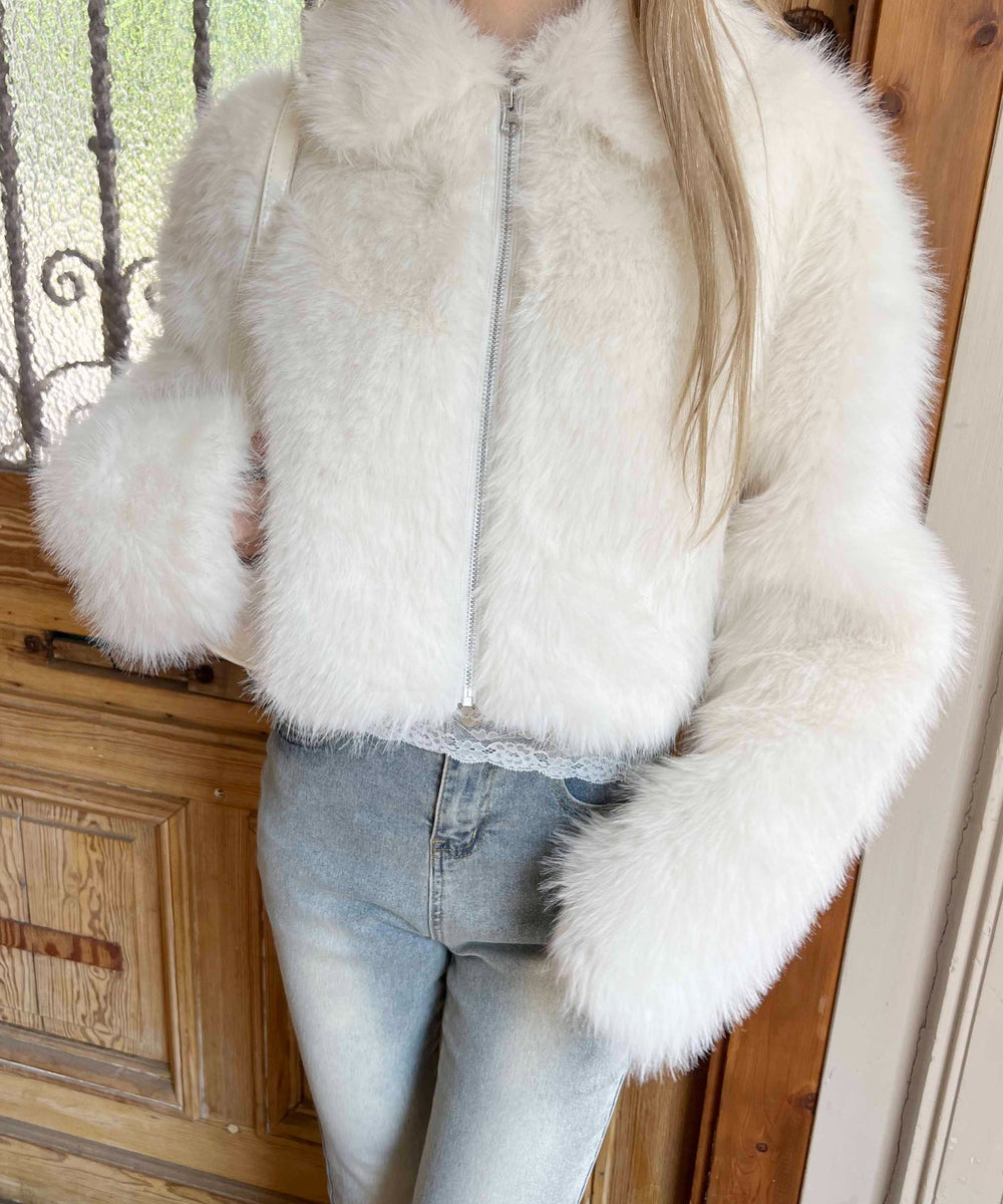 ホワイト モデル：160㎝ F着用