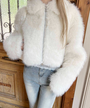 ホワイト モデル：160㎝ F着用