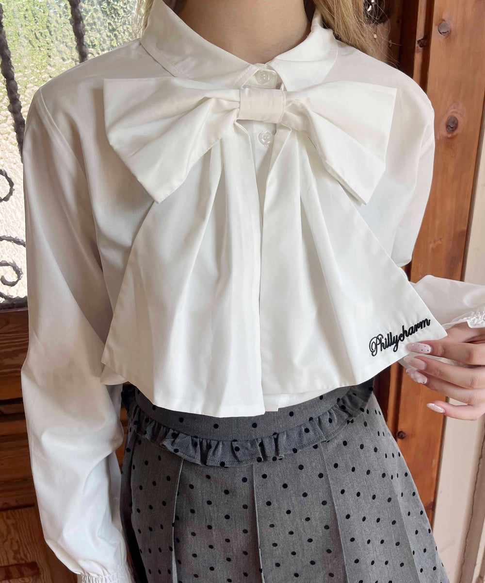 ホワイト モデル：160㎝ F着用