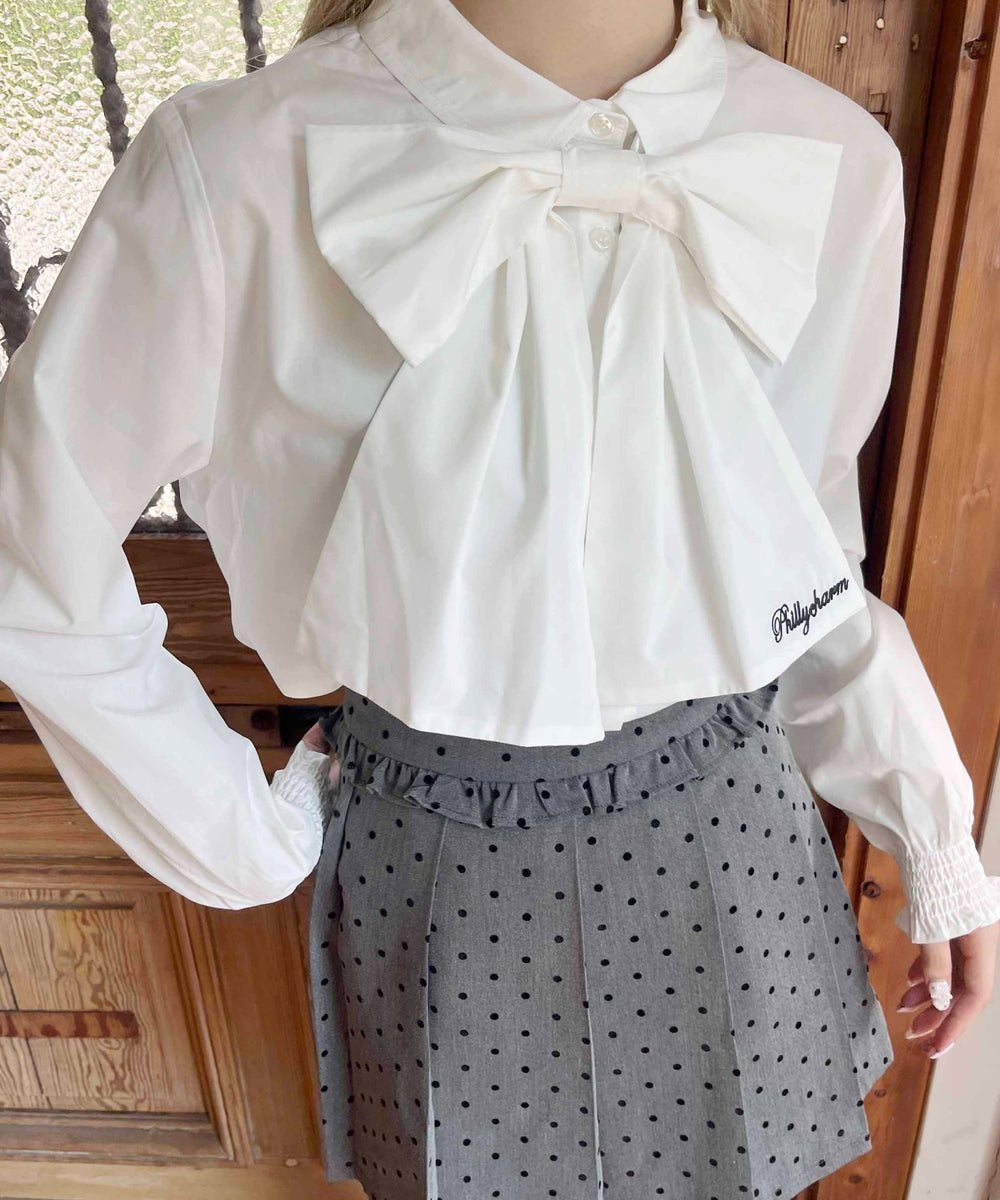 ホワイト モデル：160㎝ F着用