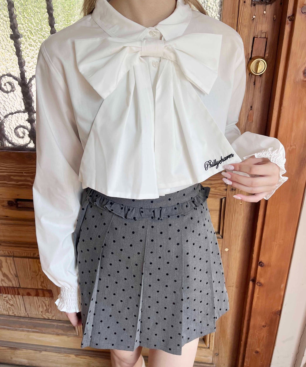 ホワイト モデル：160㎝ F着用