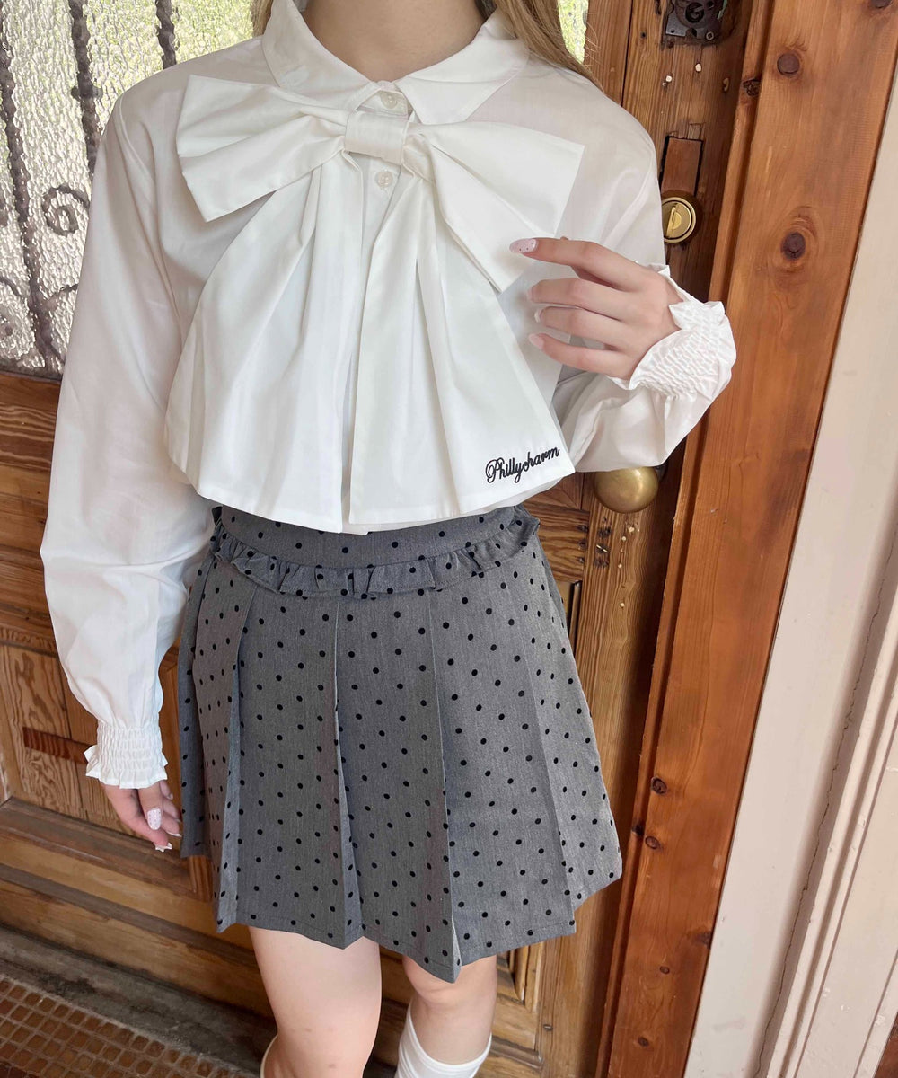 ホワイト モデル：160㎝ F着用