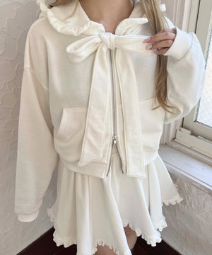 ホワイト モデル：160㎝ F着用