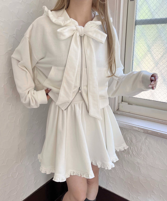 ホワイト モデル：160㎝ F着用