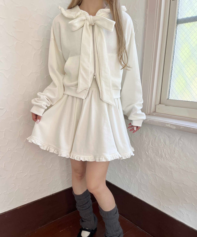 ホワイト モデル：160㎝ F着用