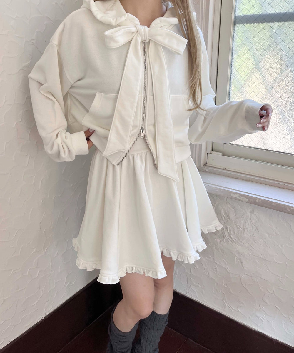 ホワイト モデル：160㎝ F着用