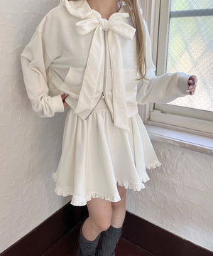 ホワイト モデル：160㎝ F着用