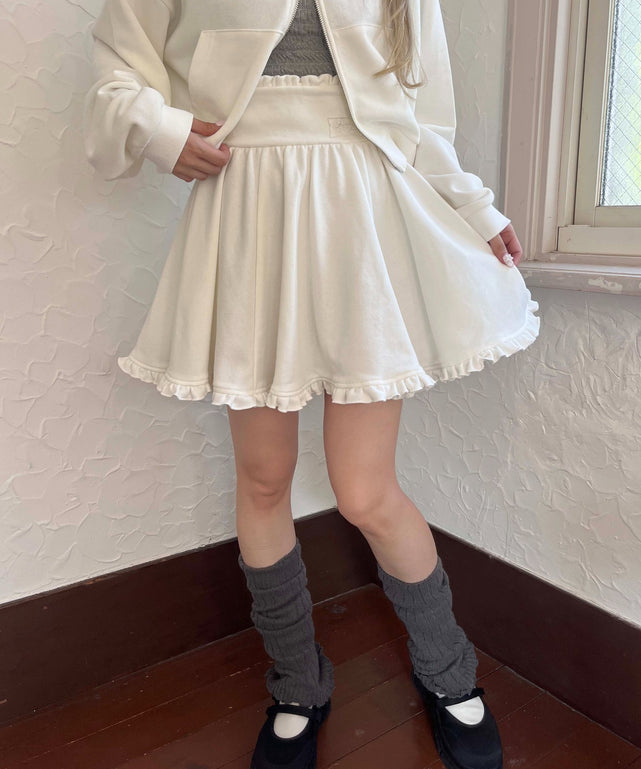 ホワイト モデル：160㎝ F着用