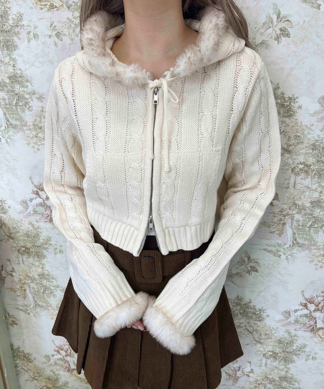 ホワイトアイボリー モデル：160㎝ F着用