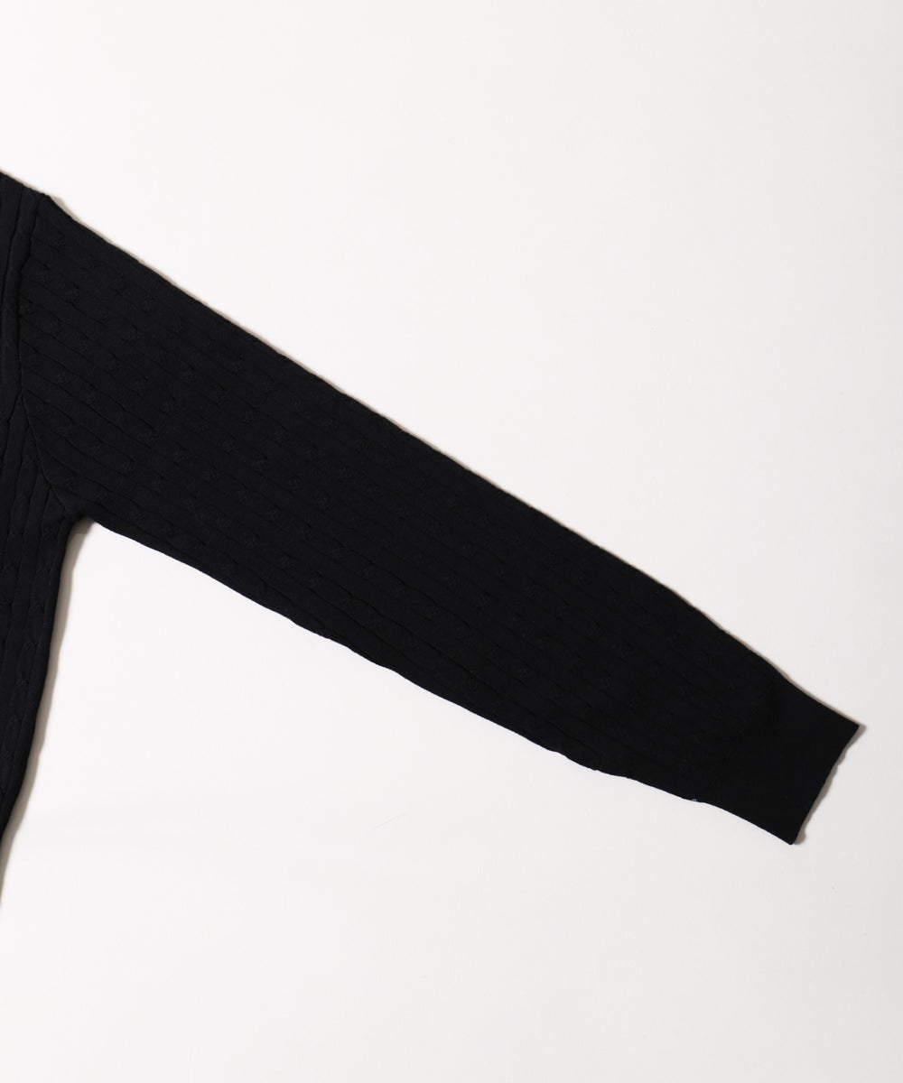 ケーブル長袖ニット